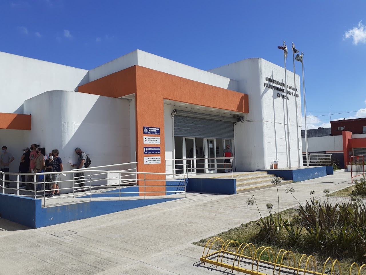Fachada del Polideportivo Alem